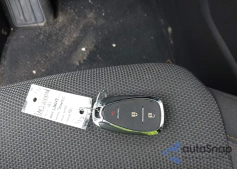 2021 Chevrolet Traverse Fwd Ls z USA, uszkodzony, nr VIN 1GNERFKW0MJ244559